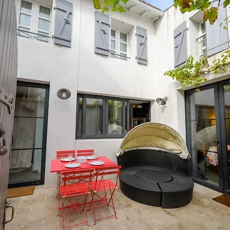 Holiday home Ravissant Deco 70s Avec Patio Et Parking Saint-Martin-de-Re